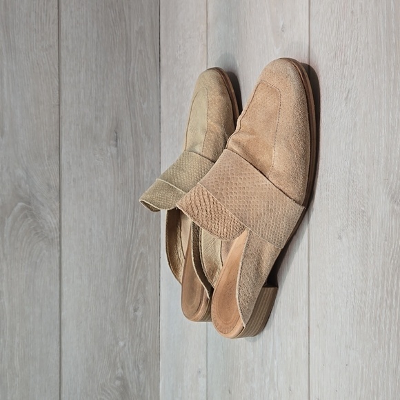 Free People Women At Ease Snakeskin Beige Leather Loafer Mule shoes sz 8.5 - Picture 2 of 16